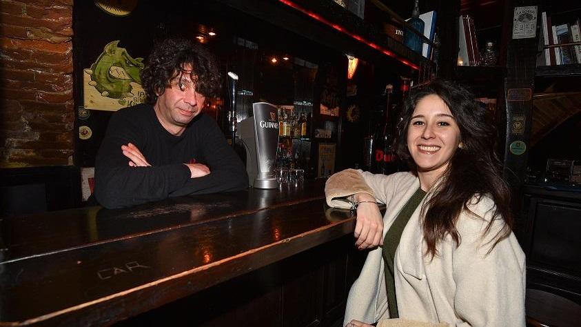 Angelo e Francesca Borgogni nel pub 13 Gobbi