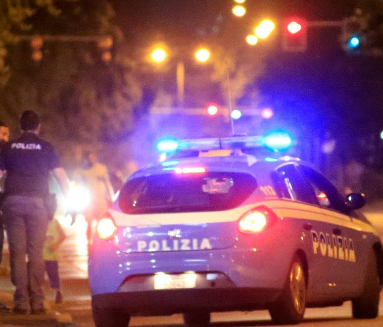 Le botte fuori dal locale Due arresti della polizia 