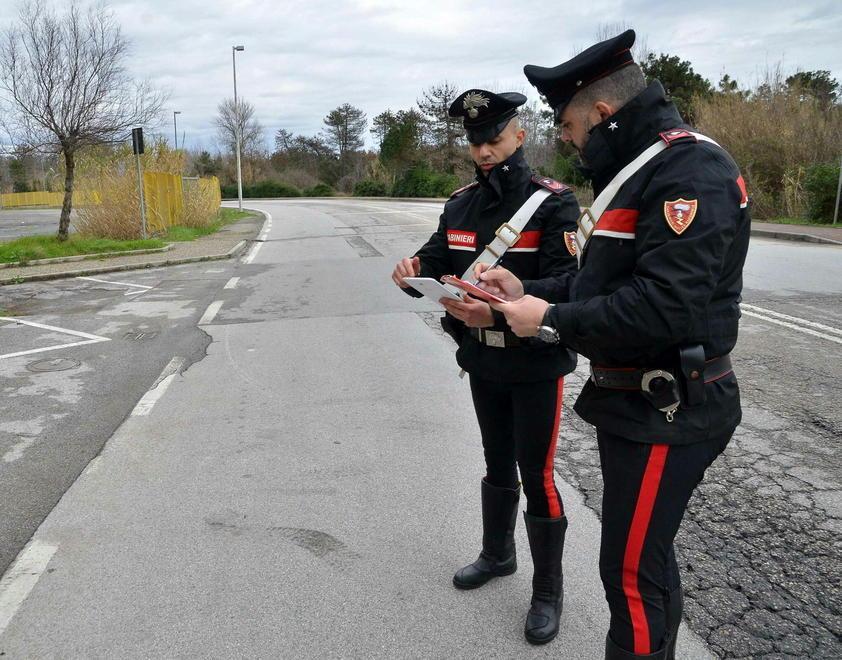 I carabinieri durante i rilievi dell'incidente in Darsena