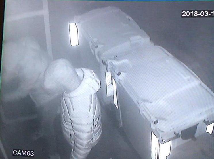 Tentano il furto in via Coppino ai danni del “Nostromo”