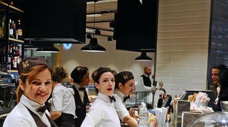 Unicoop, maxi torta per l’inaugurazione