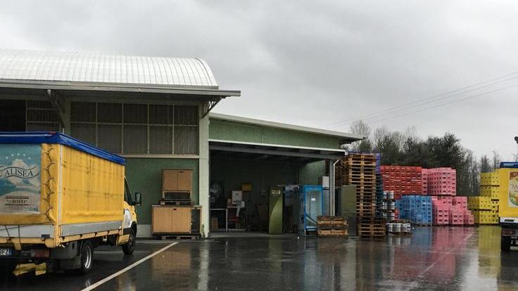 Vini pregiati e champagne Ladri intenditori a Marlia