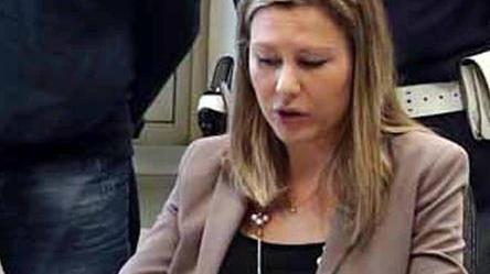 Bruciò le auto delle zie: a processo