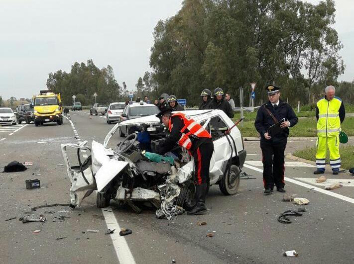 Scontro frontale a Villacidro, due morti 