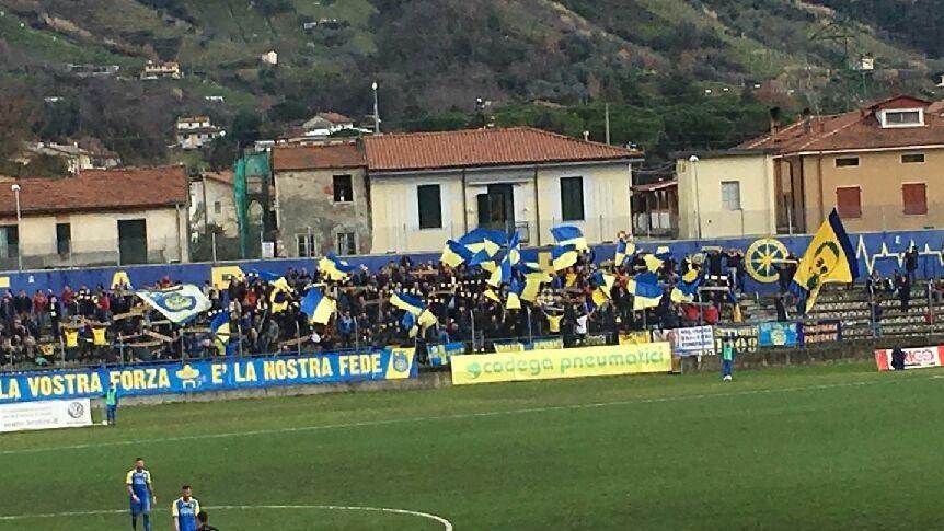 I tifosi della Gradinata contro la Lucchese