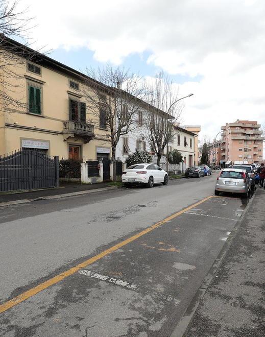 Vittima di estorsione si barrica in casa 