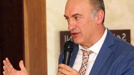 Il postino a giorni alterni fa infuriare il sindaco