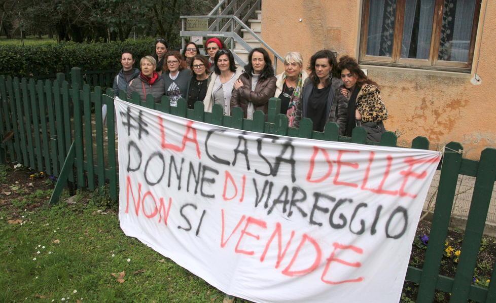 La Casa delle donne: «Noi restiamo qua» 