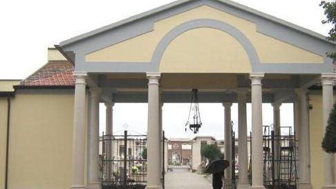 Cimiteri comunali chiusi per diserbo
