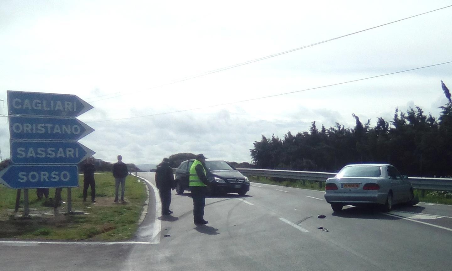 Scontro tra Mercedes all’incrocio