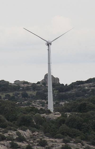 Sale la protesta contro il maxi parco eolico 