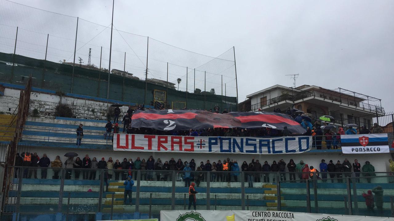 I tifosi del Ponsacco che hanno seguito la squadra a Sanremo