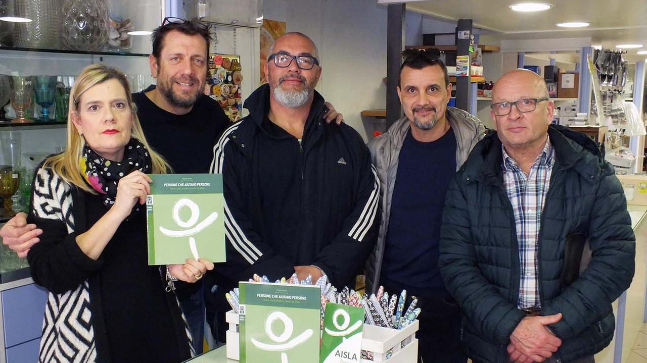 Alcuni degli amici che hanno promosso l’iniziativa di beneficenza in memoria di Paolo “Sarago” Canessa