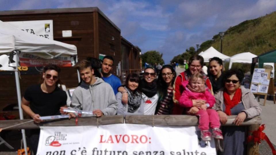 Alcuni dei ragazzi del centro Soul of dance a Calamoresca per il Primo maggio dell’associazione Ruggero Toffolutti