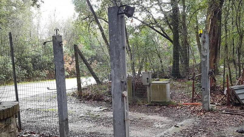 Ladri nel deposito edile, rubato anche il cancello
