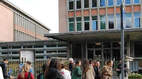 Intonaci e solai a rischio: disposta la perizia al Carrara