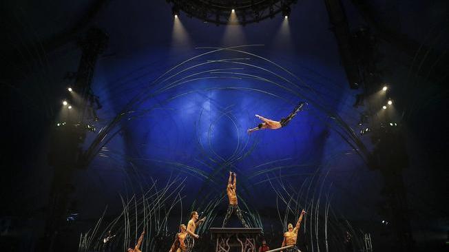 Acrobata del Cirque du Soleil cade e muore 