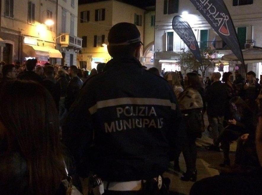 Controlli in centro storico Identificati in 5, trovata droga 