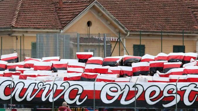 Lucchese in dieci cede a un eurogol del bomber Tavano