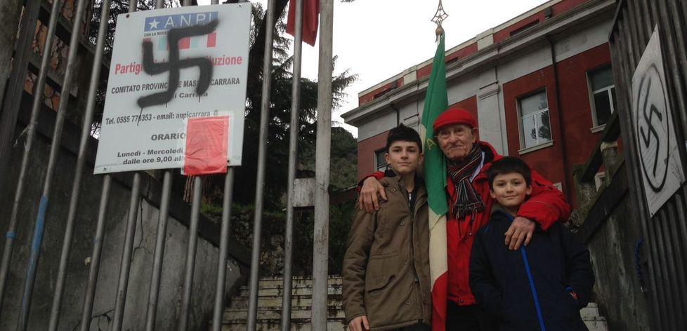 «Noi rispondiamo con Calamandrei», il gesto dei fratellini