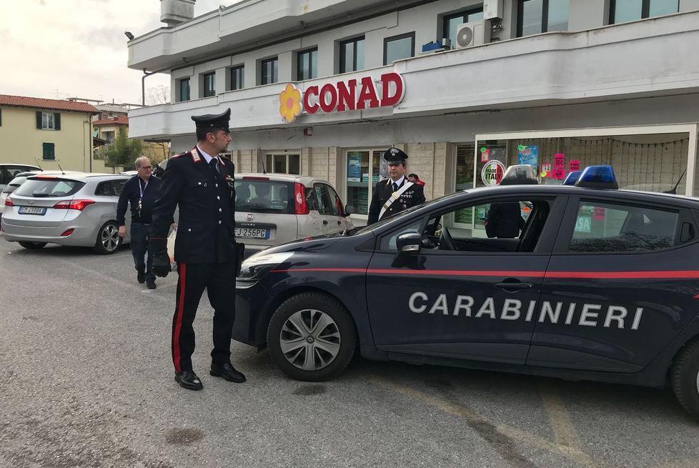Ruba rasoio al Conad: denunciato 