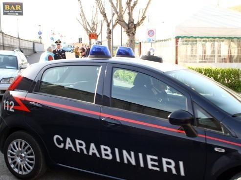 Coppia ruba lo smartphone a una 18enne 