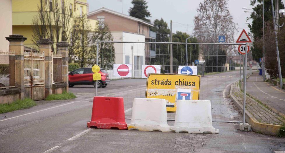 Cantiere a Massenzatico, niente bus a Pratofontana. I residenti: «Siamo isolati» 
