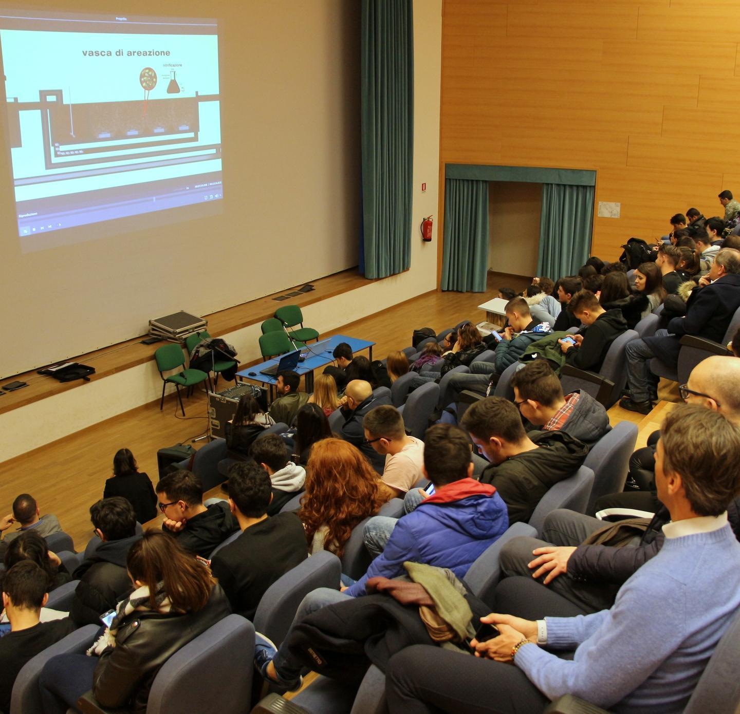 Dal bacino alle case il viaggio dell’acqua spiegato agli studenti 
