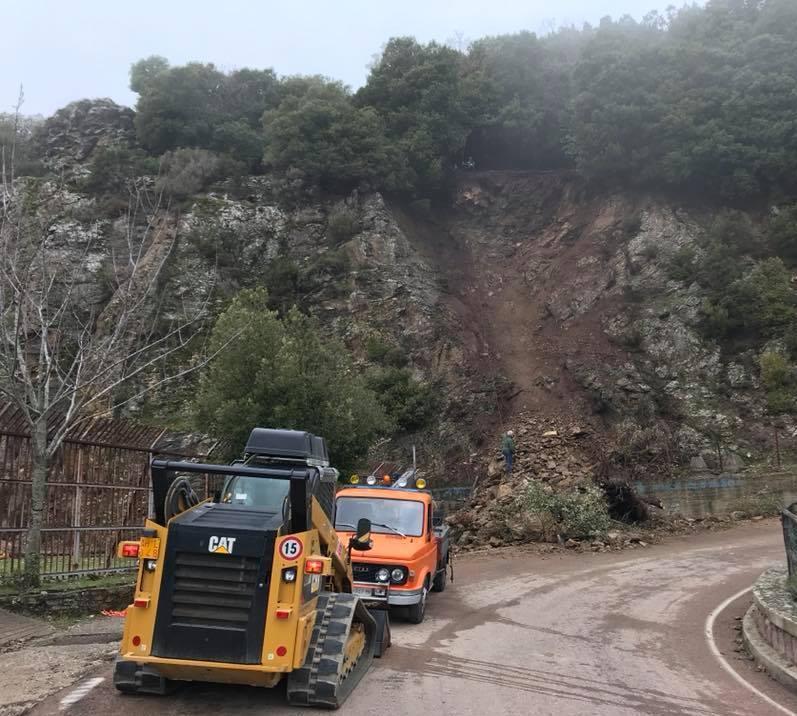 Frana sulla Desulo-Fonni disagi per la circolazione 