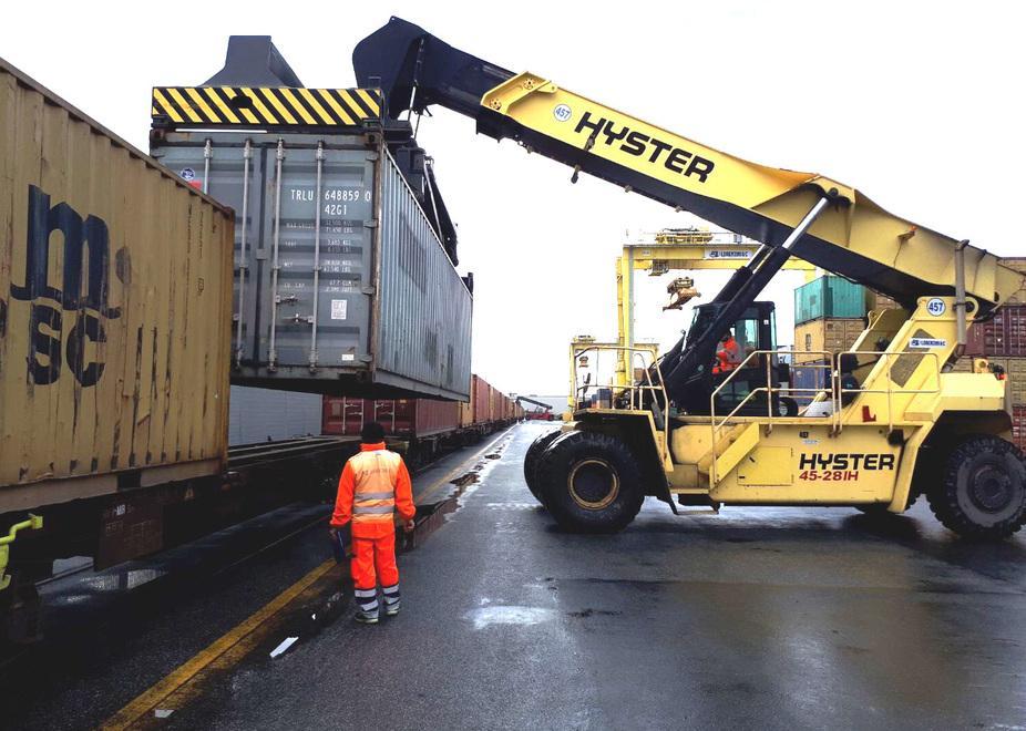 Porto, treno-container da Bologna 