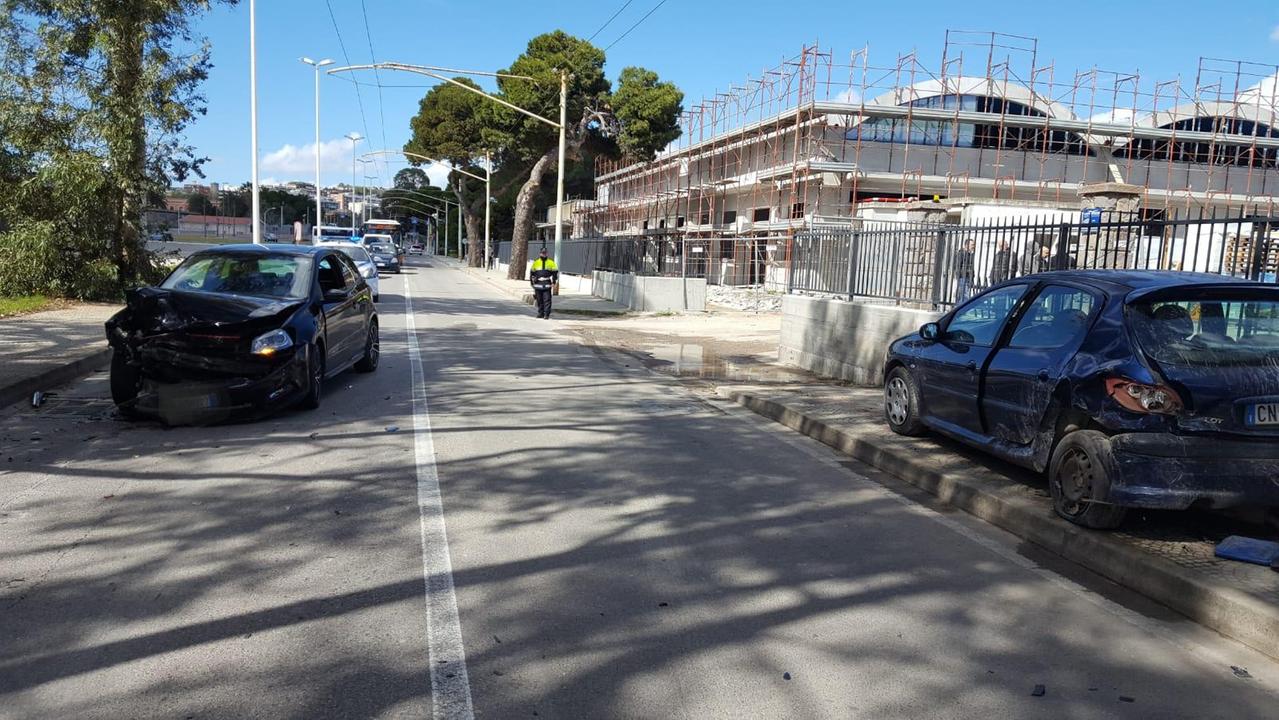 Cagliari, contromano a tutta velocità provoca un frontale: è grave