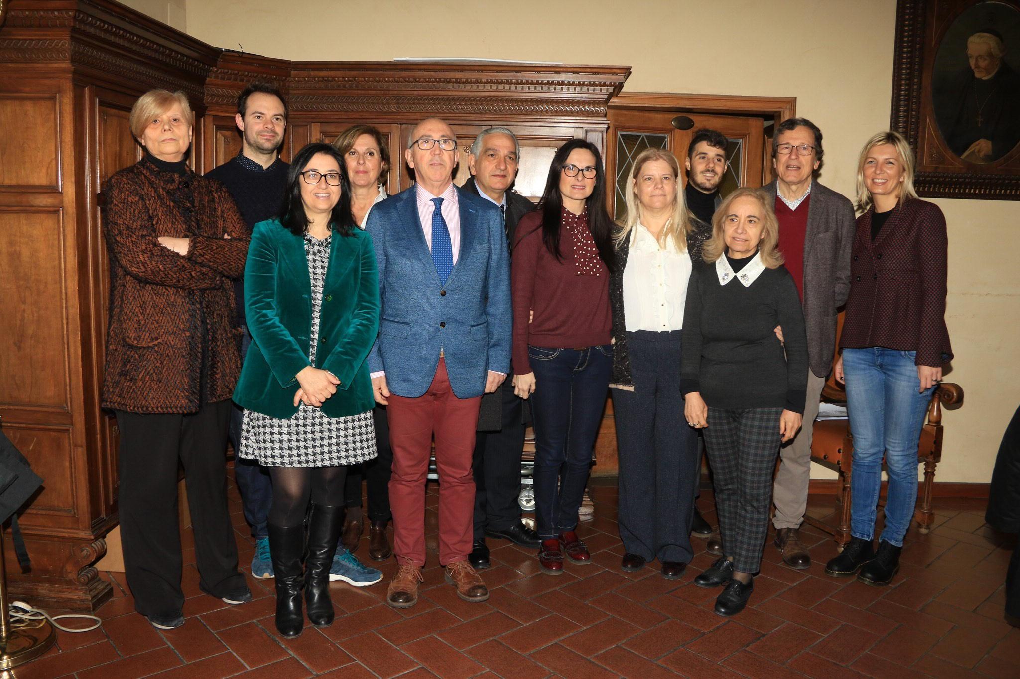 Foto di gruppo per la presentazione del progetto "Cucine aperte"