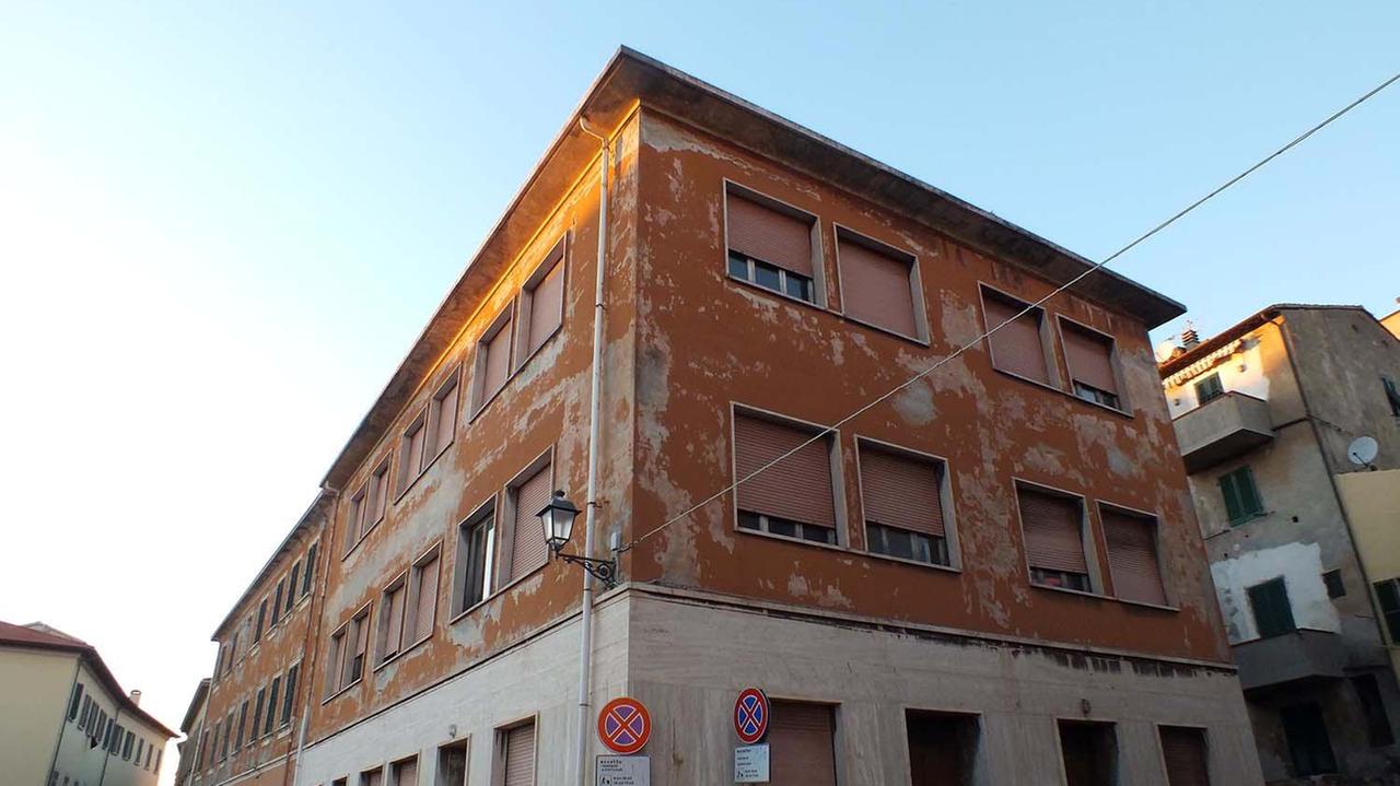 Gli ex licei di via Cavour (foto Paolo Barlettani)
