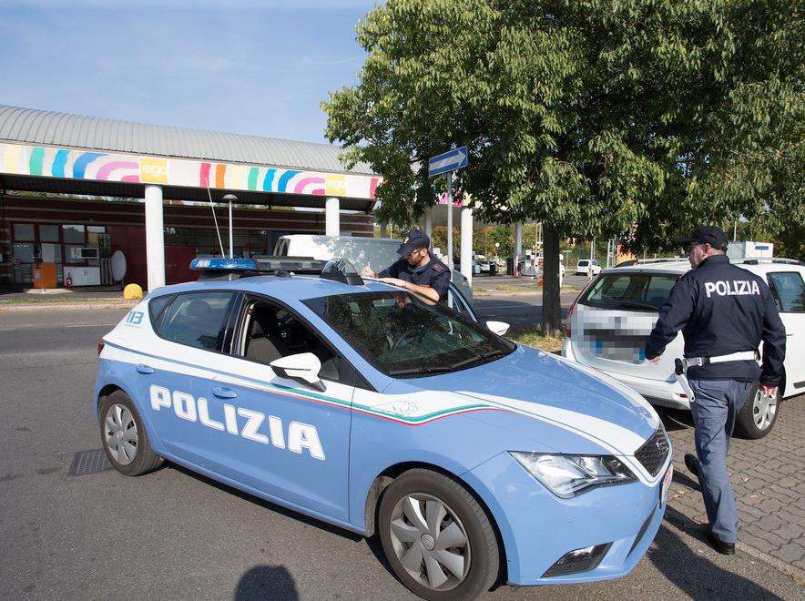 Modena, benzinaio rapinato dell’incasso 