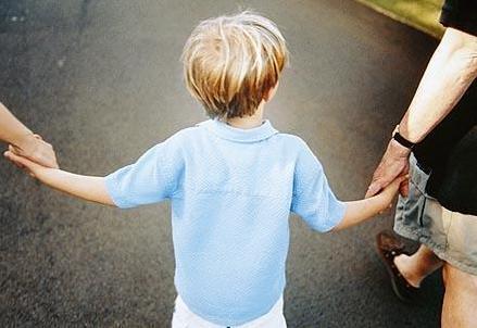 «Basta una telefonata per allontanare il figlio» 