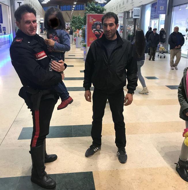 Bimba si perde, la trovano i carabinieri 