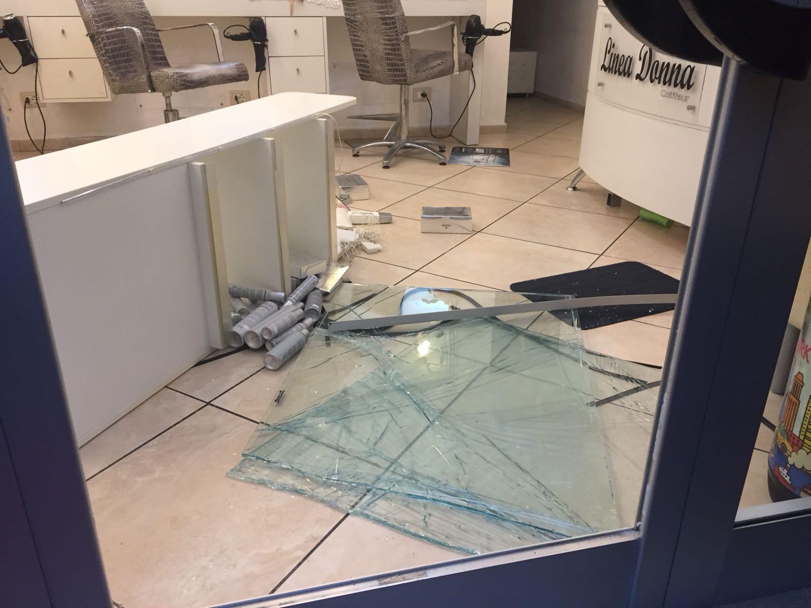Macellaio mette in fuga i ladri e salva un negozio