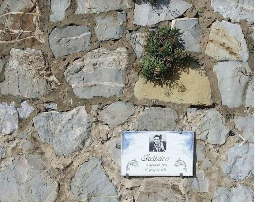 Morì a Cerboli, strappata la targa ricordo 