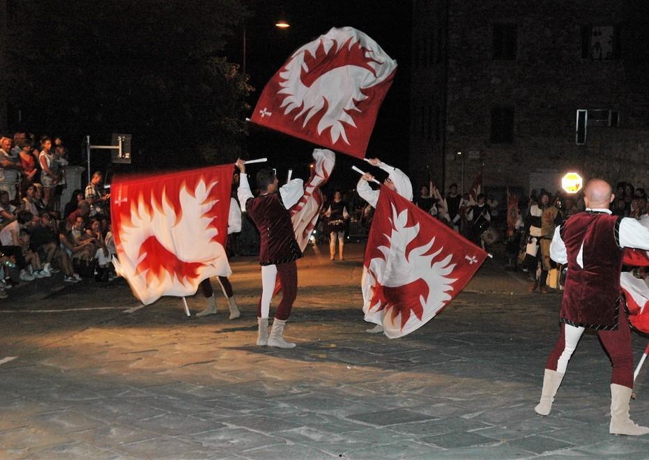 Tradizione e folklore Presentato a Suvereto il “Palio delle botti” 