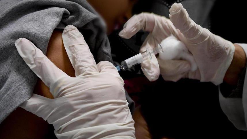 Vaccini, cambio fornitori disagi per le famiglie