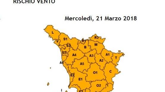 Nuova allerta meteo arancione per vento forte