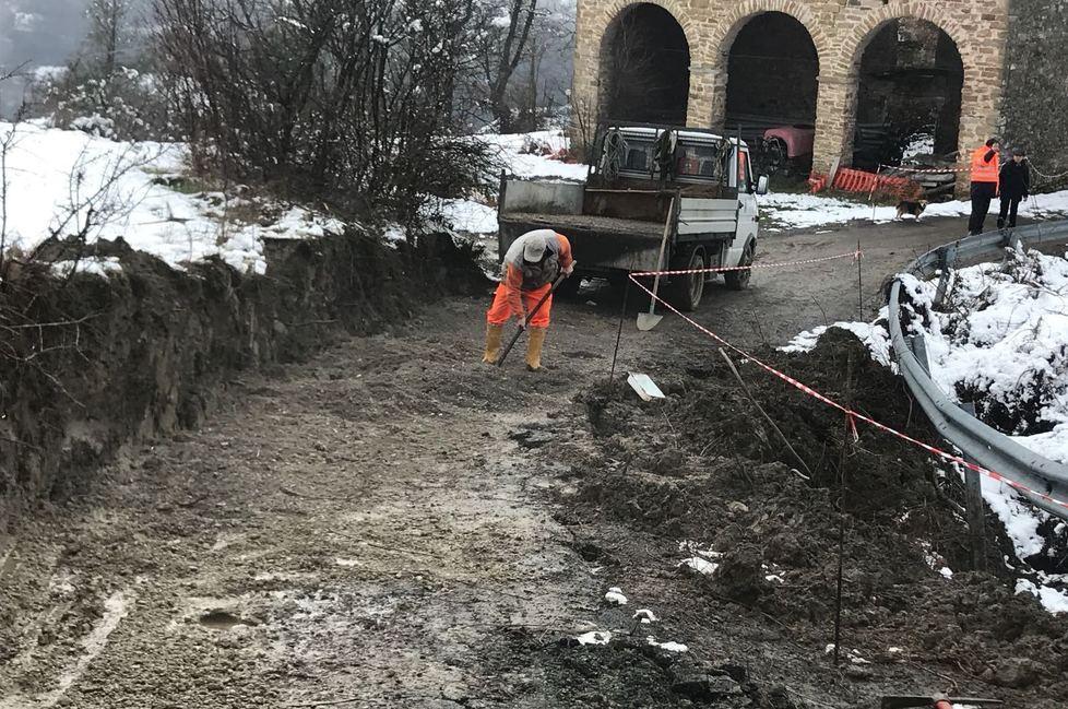 Frana la strada a Prignano Tre famiglie messe in salvo 