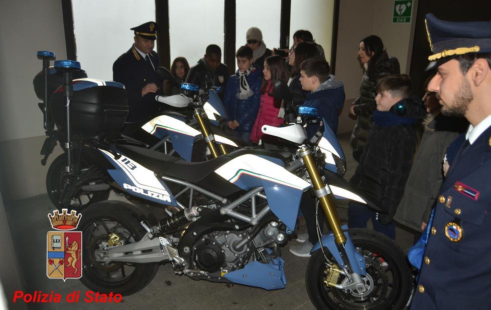 Gli alunni della Verdi a scuola di polizia 