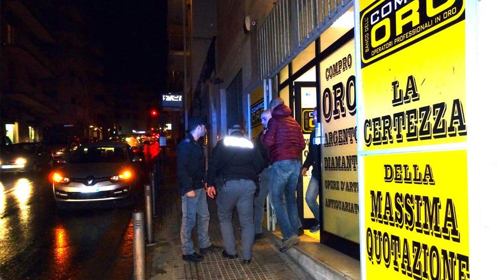 Sassari, due arresti per la rapina al "compro oro" di viale Trento