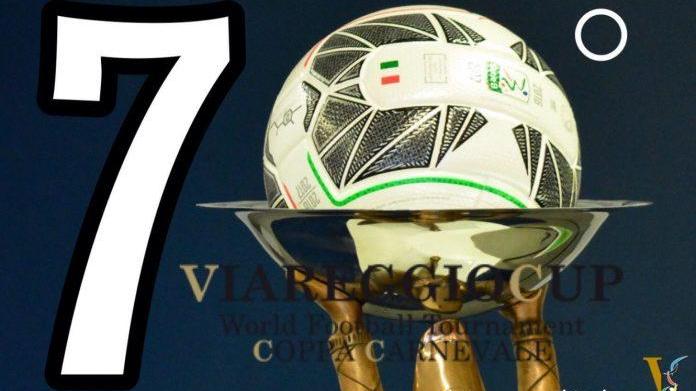 Viareggio Cup: lancio di bottiglie contro i giocatori al termine di Fiorentina-Empoli