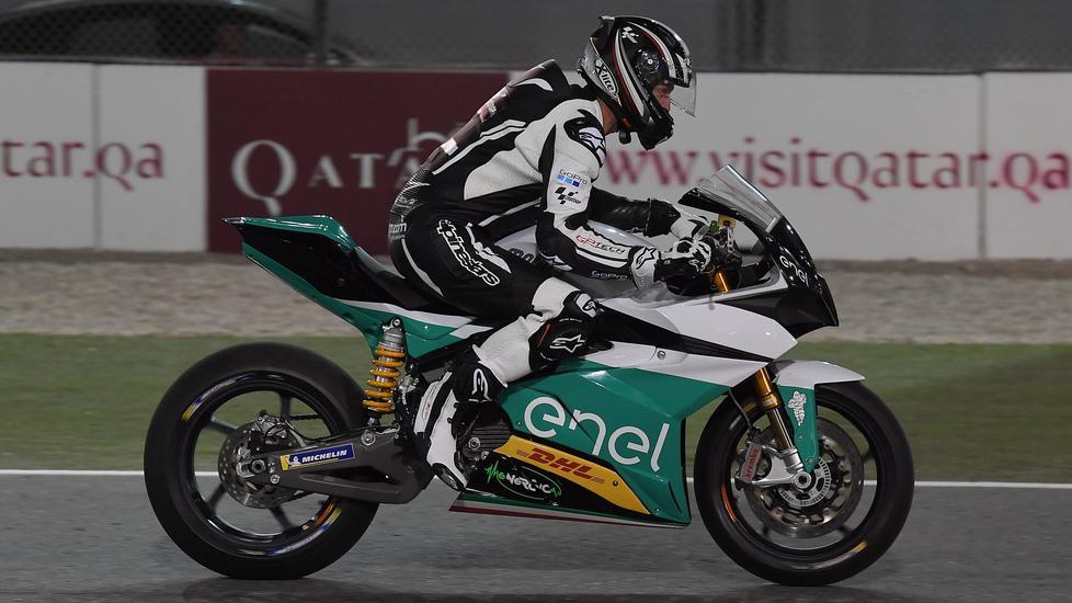 la moto elettrica Ego Corsa in pista
