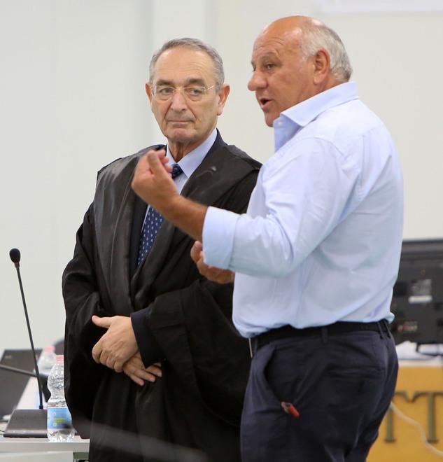 «Ero miliardario, ora solo porte chiuse» 