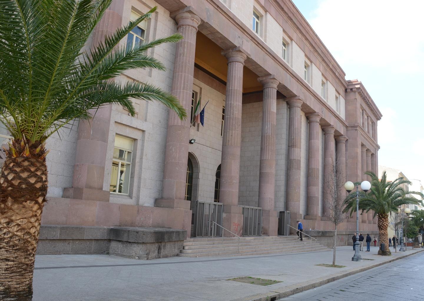 Sassari, dieci indagati per il paziente morto di aneurisma 