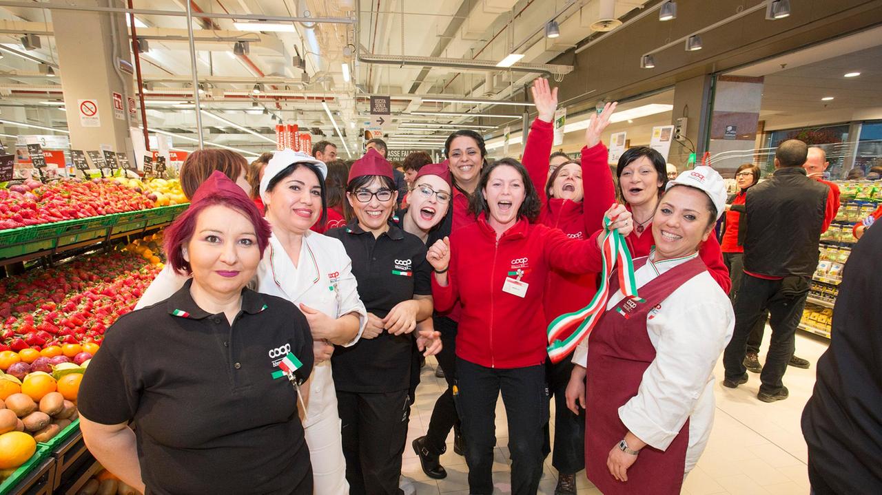 Modena, riapre la Coop Gelsi: tutti in coda per la spesa