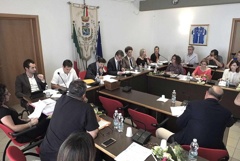 La coalizione di centrodestra unita contro il sindaco Angori